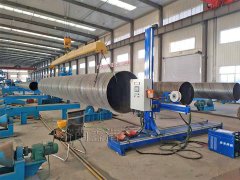 黃島滾輪架操作機氬弧自動焊